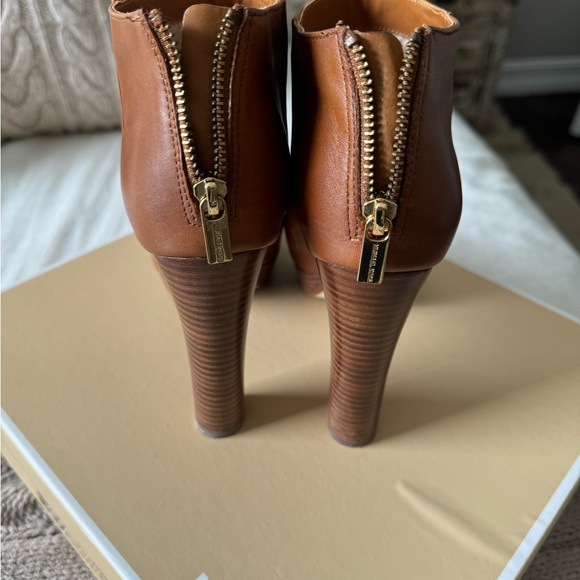 Michael Kors Lesly Bootie - Picture 5 of 6